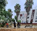 El Ayuntamiento de Conil se compromete a mejorar la Plaza América tras la protesta vecinal