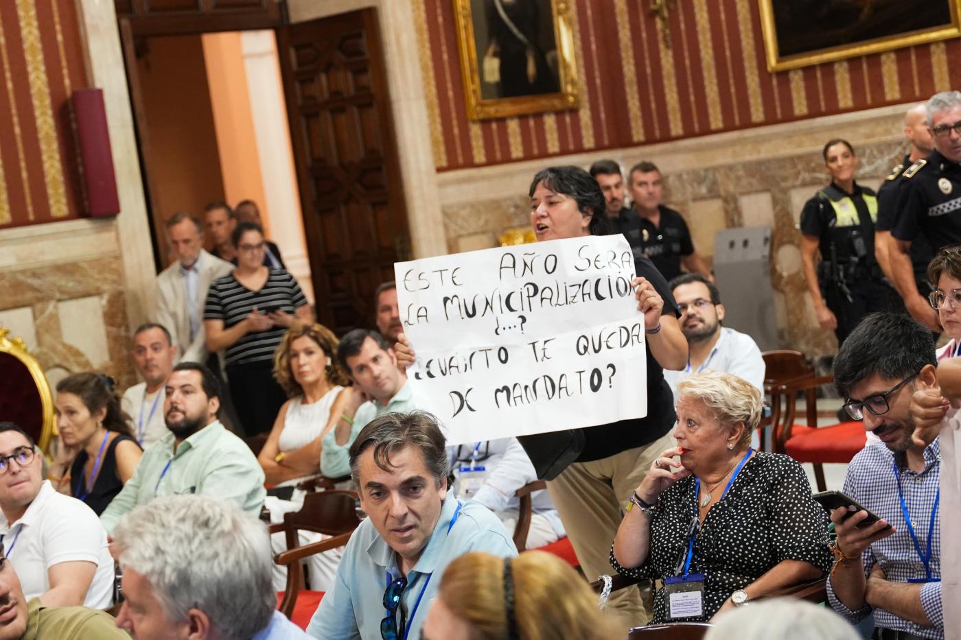 Protestas en el Pleno (desalojo incluido).