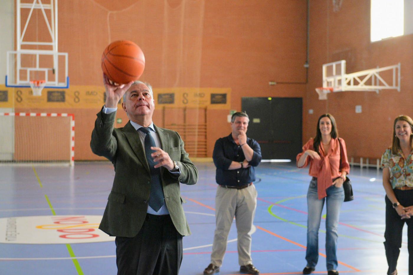 La renovación de las instalaciones deportivas de la ciudad.